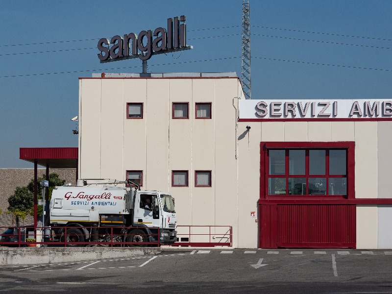 Sangalli-byiS4oSQE4sQTSU